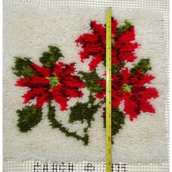 Red Poinsettia Latch Hook Christmas Flowers Holiday Pillow Rug Wall Decor 14" - Picture 4 of 6